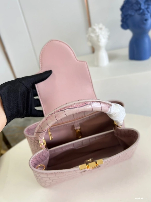 WIS CAPUCINES BB VUITTON LOUIS 0308